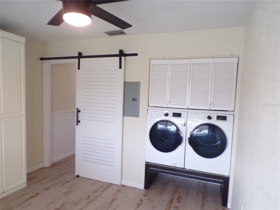 For Rent: $1,400 (2 beds, 1 baths, 839 Square Feet)