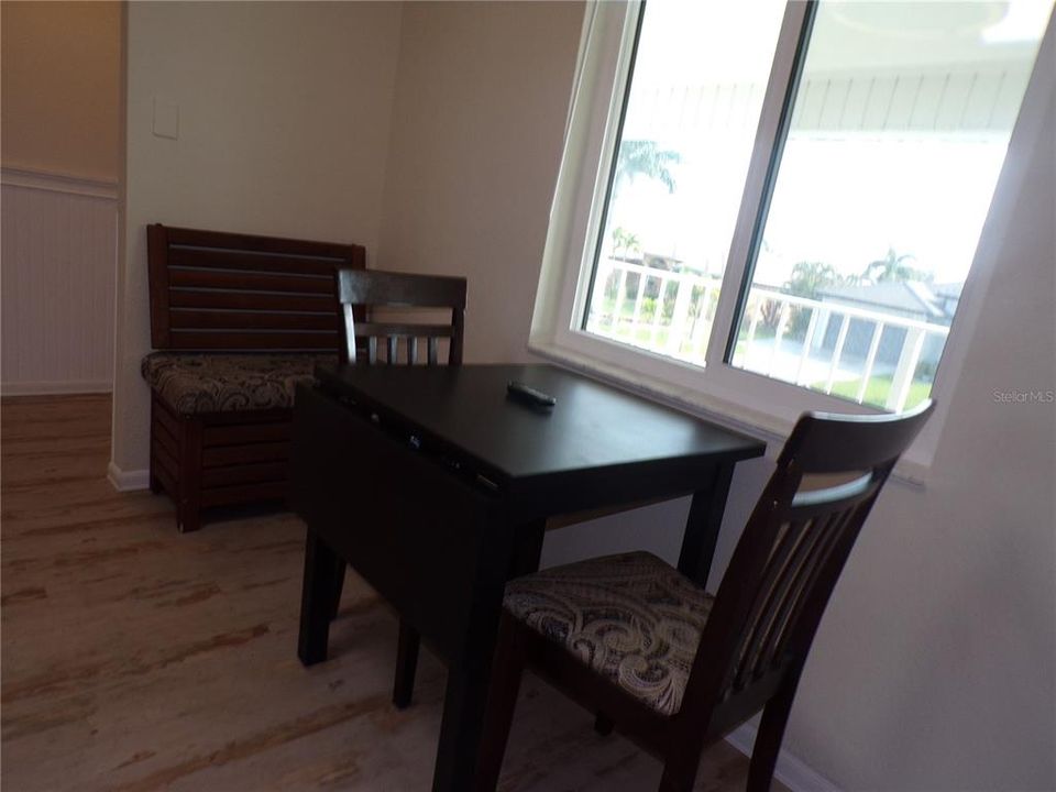 For Rent: $1,400 (2 beds, 1 baths, 839 Square Feet)