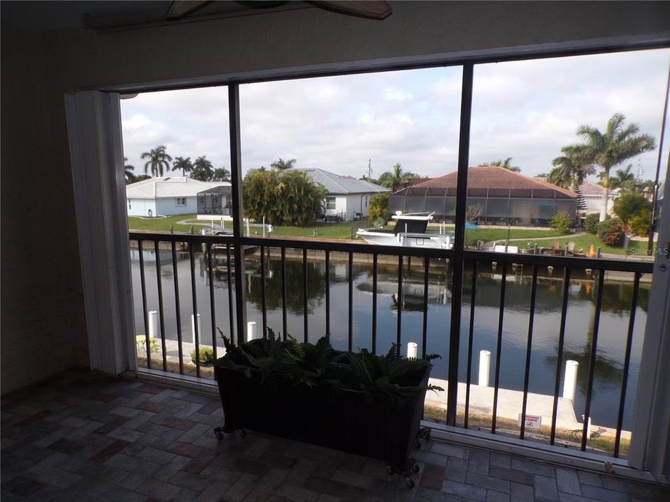 For Rent: $1,400 (2 beds, 1 baths, 839 Square Feet)