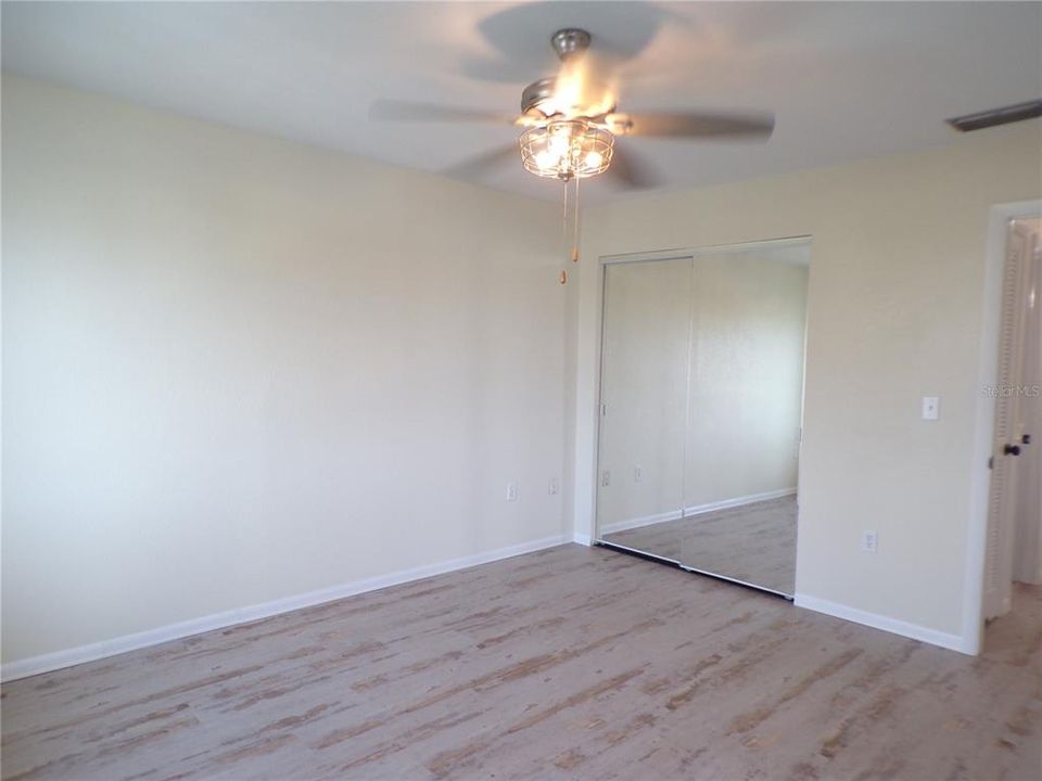 For Rent: $1,400 (2 beds, 1 baths, 839 Square Feet)