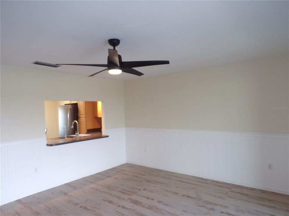 For Rent: $1,400 (2 beds, 1 baths, 839 Square Feet)