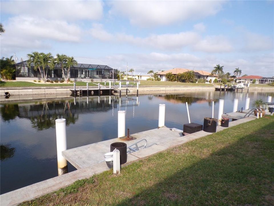 For Rent: $1,400 (2 beds, 1 baths, 839 Square Feet)