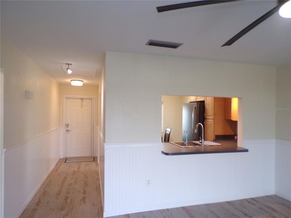 For Rent: $1,400 (2 beds, 1 baths, 839 Square Feet)