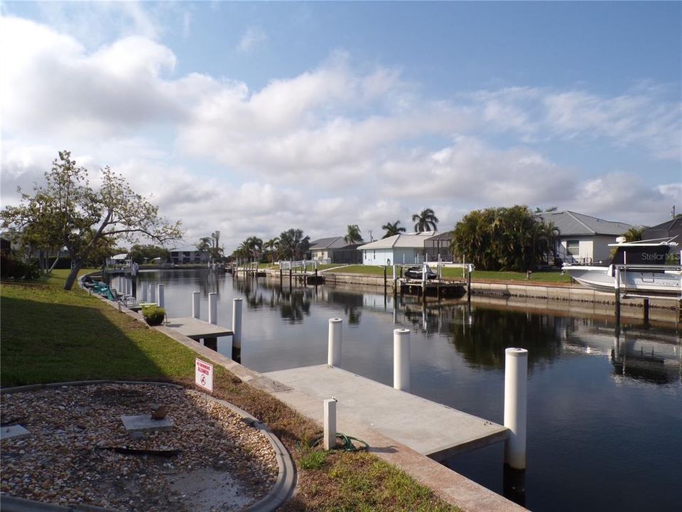 For Rent: $1,400 (2 beds, 1 baths, 839 Square Feet)