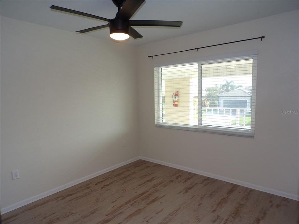For Rent: $1,400 (2 beds, 1 baths, 839 Square Feet)