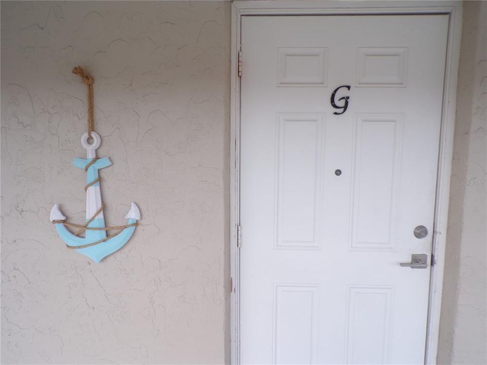 For Rent: $1,400 (2 beds, 1 baths, 839 Square Feet)