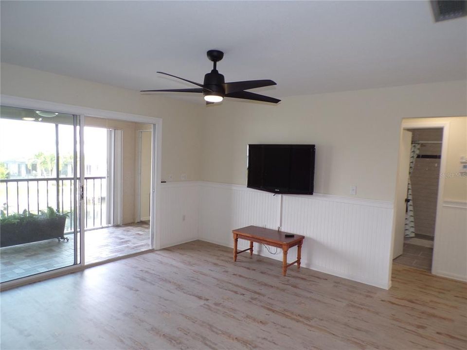 For Rent: $1,400 (2 beds, 1 baths, 839 Square Feet)