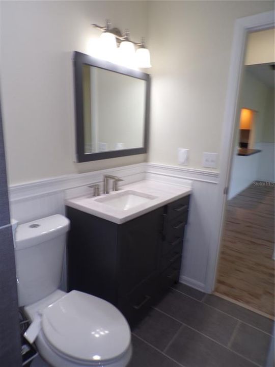 For Rent: $1,400 (2 beds, 1 baths, 839 Square Feet)
