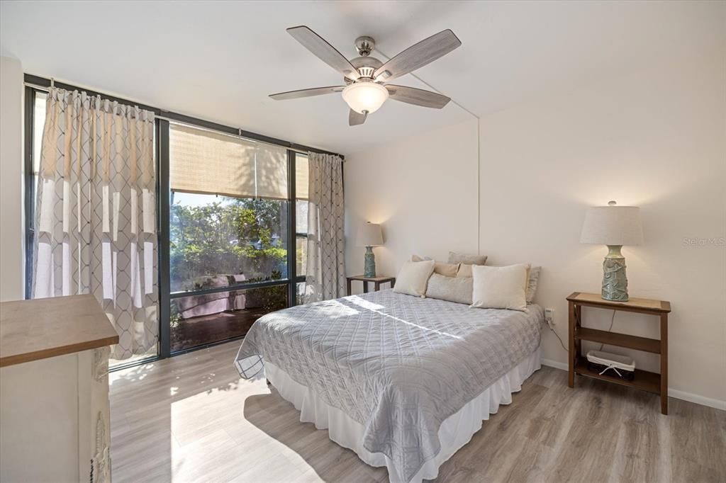 For Sale: $135,000 (1 beds, 1 baths, 633 Square Feet)