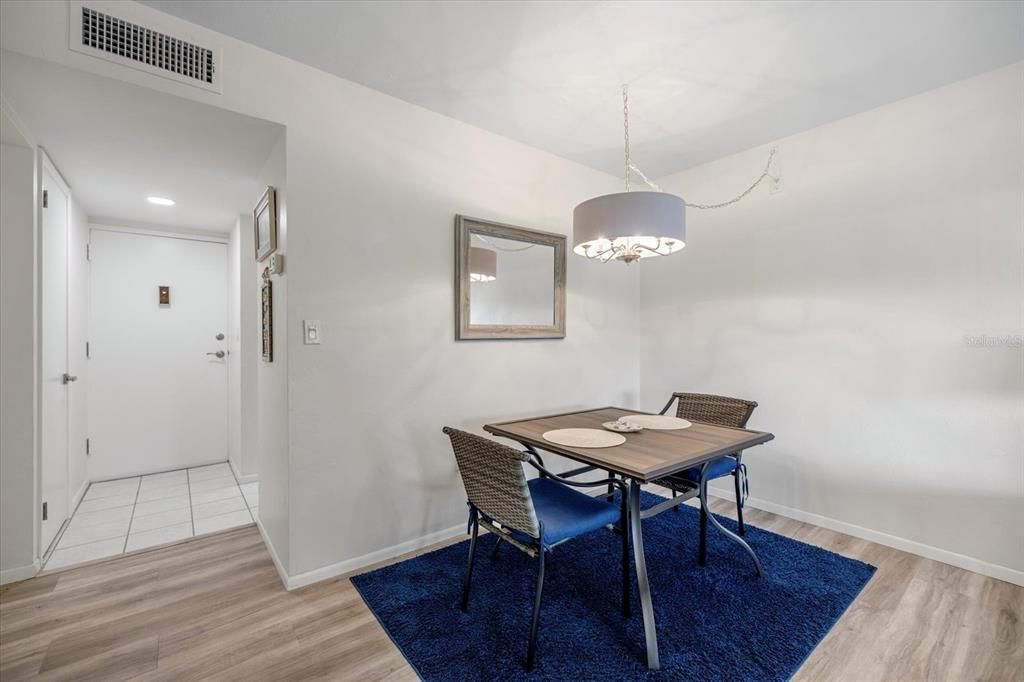 For Sale: $135,000 (1 beds, 1 baths, 633 Square Feet)