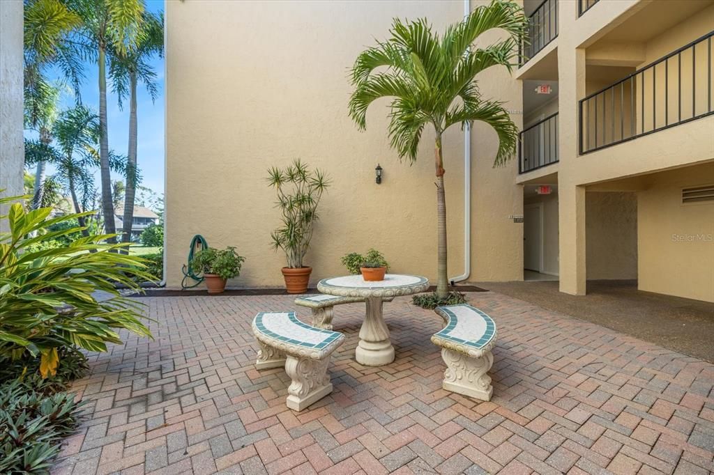 For Sale: $135,000 (1 beds, 1 baths, 633 Square Feet)