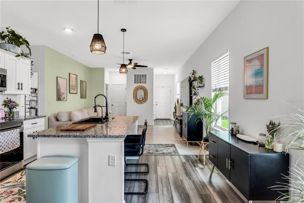 For Sale: $320,000 (3 beds, 2 baths, 1412 Square Feet)