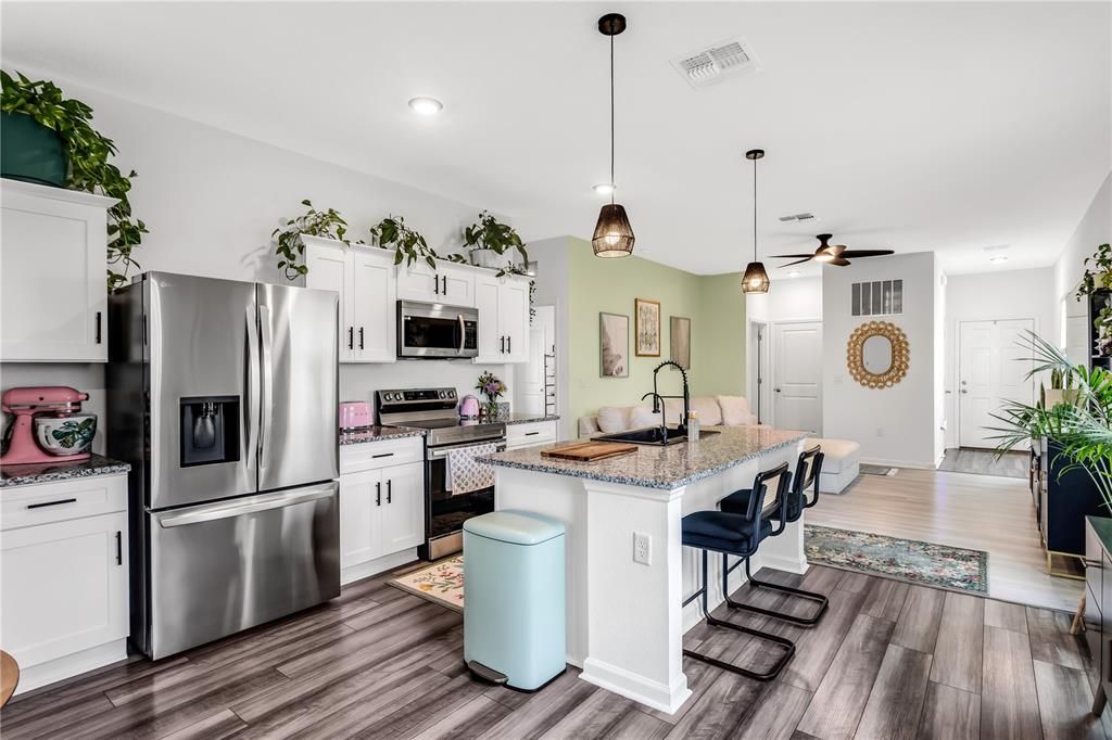 For Sale: $320,000 (3 beds, 2 baths, 1412 Square Feet)