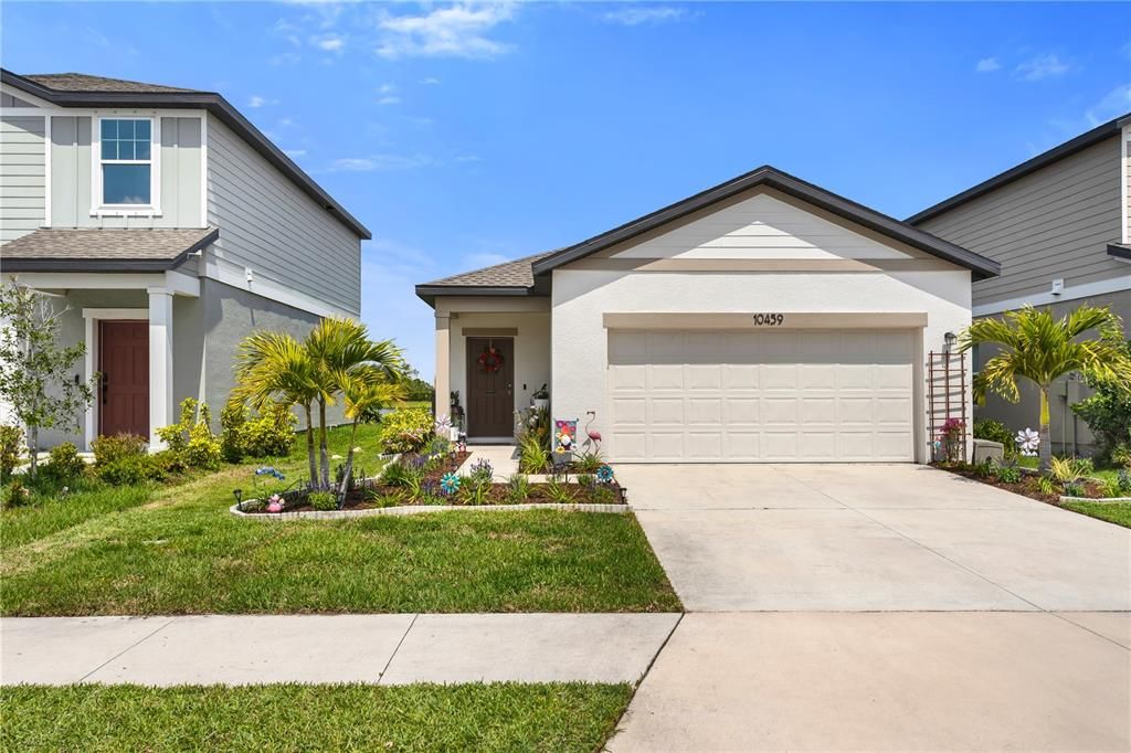 For Sale: $320,000 (3 beds, 2 baths, 1412 Square Feet)