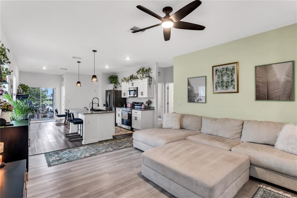 For Sale: $320,000 (3 beds, 2 baths, 1412 Square Feet)