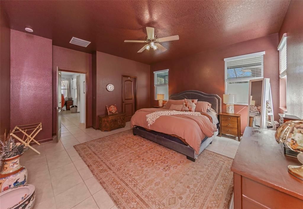 Active With Contract: $534,900 (4 beds, 3 baths, 2328 Square Feet)