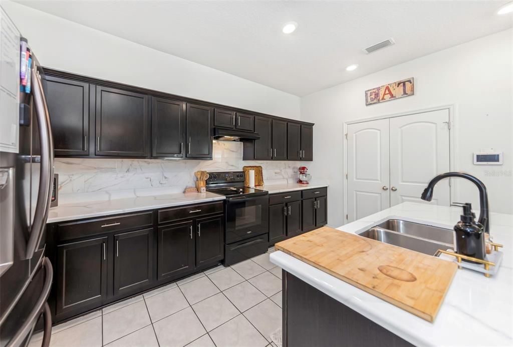 Active With Contract: $534,900 (4 beds, 3 baths, 2328 Square Feet)