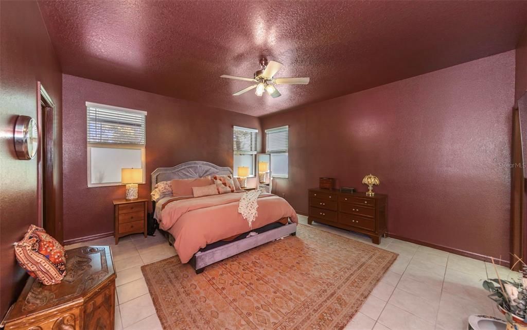 Active With Contract: $534,900 (4 beds, 3 baths, 2328 Square Feet)