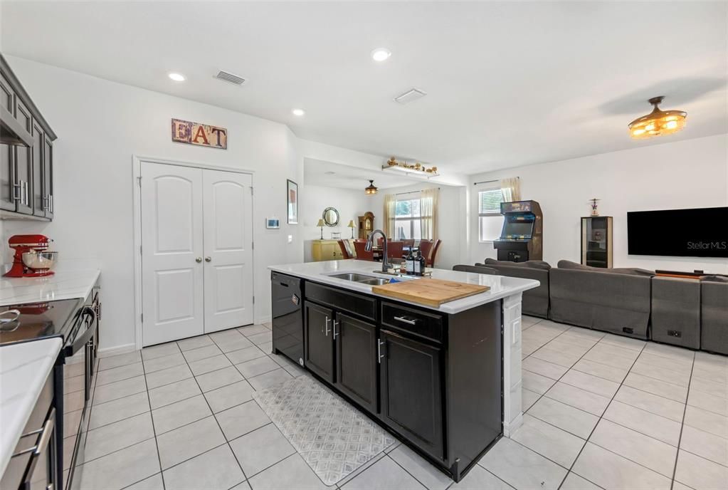 Active With Contract: $534,900 (4 beds, 3 baths, 2328 Square Feet)