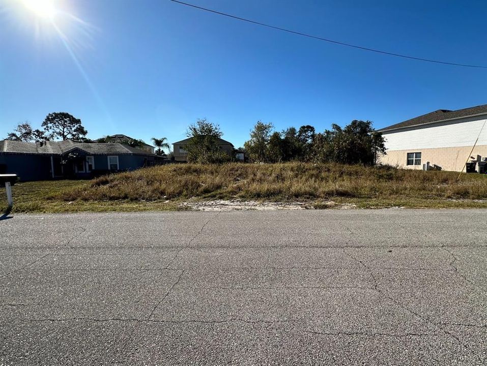 На продажу: $52,000 (0.18 acres)