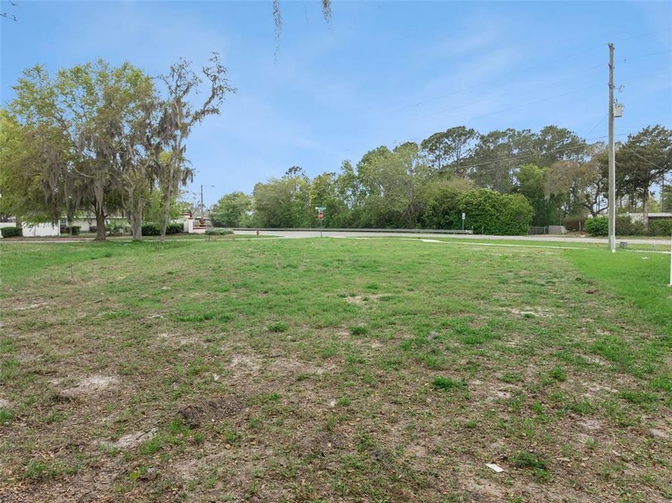 На продажу: $70,000 (0.23 acres)