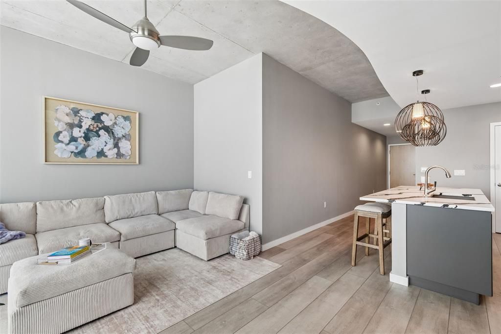 Activo con contrato: $439,000 (1 camas, 1 baños, 714 Pies cuadrados)