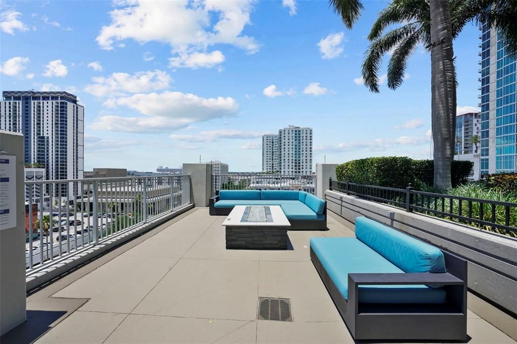 Activo con contrato: $439,000 (1 camas, 1 baños, 714 Pies cuadrados)