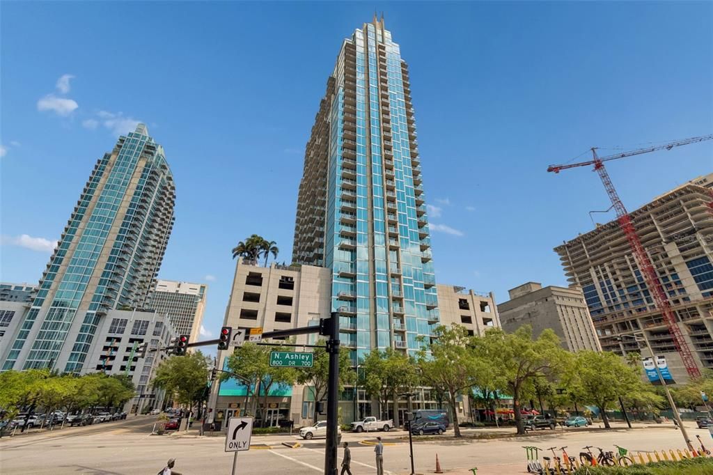 Activo con contrato: $439,000 (1 camas, 1 baños, 714 Pies cuadrados)