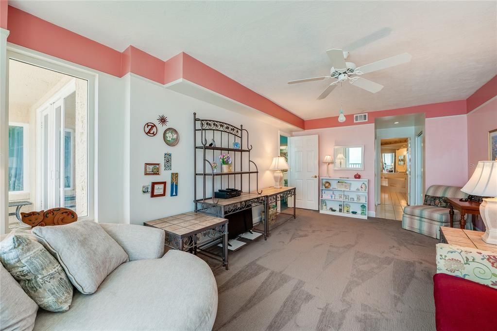 En Venta: $749,900 (3 camas, 3 baños, 2290 Pies cuadrados)