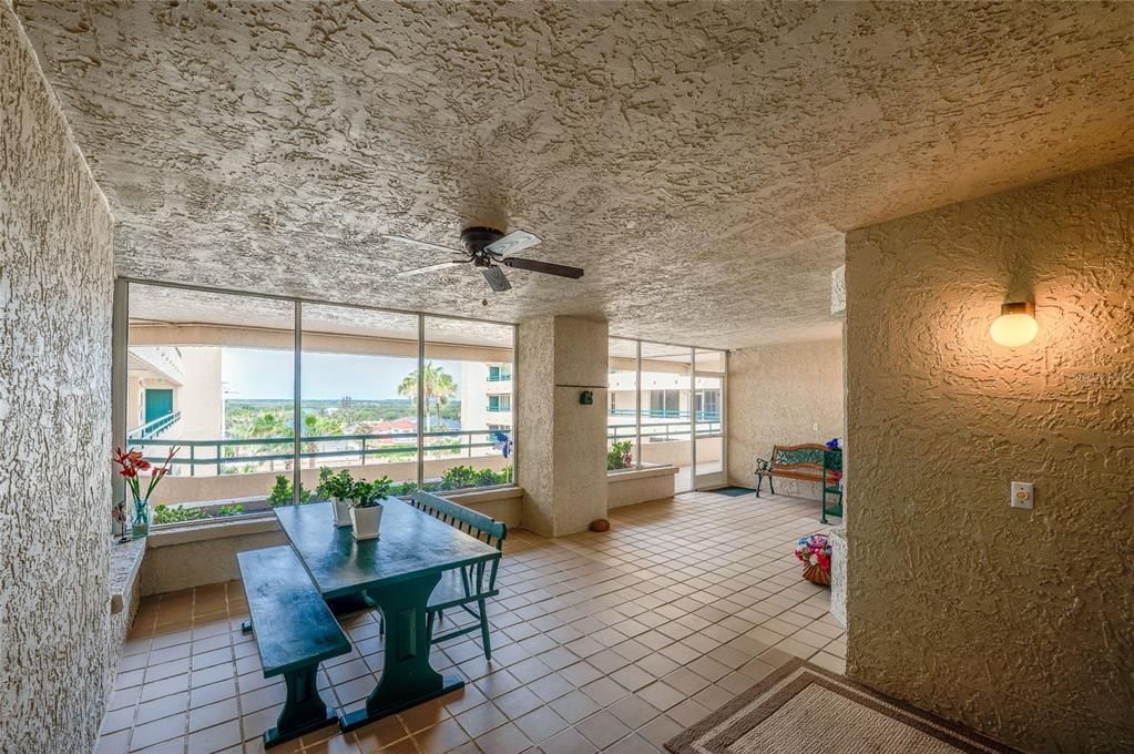 En Venta: $749,900 (3 camas, 3 baños, 2290 Pies cuadrados)