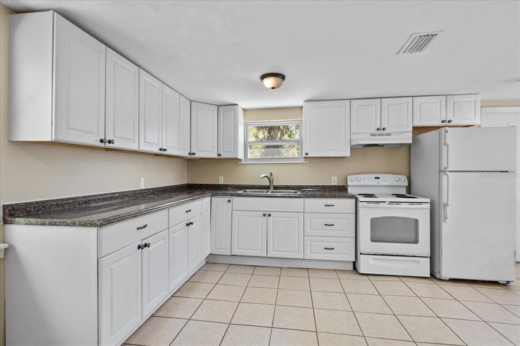 For Sale: $139,966 (2 beds, 2 baths, 1000 Square Feet)