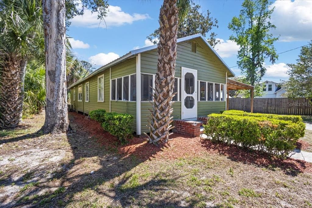 For Sale: $139,966 (2 beds, 2 baths, 1000 Square Feet)