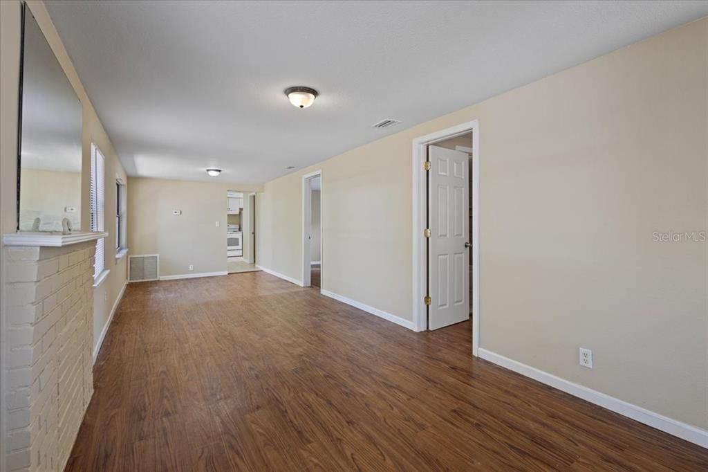 For Sale: $139,966 (2 beds, 2 baths, 1000 Square Feet)