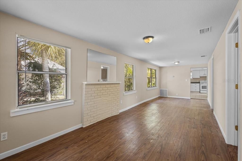 For Sale: $139,966 (2 beds, 2 baths, 1000 Square Feet)