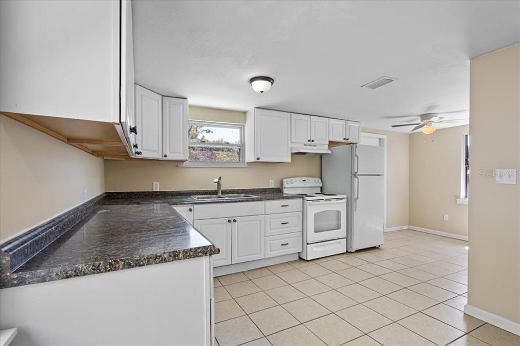 For Sale: $139,966 (2 beds, 2 baths, 1000 Square Feet)
