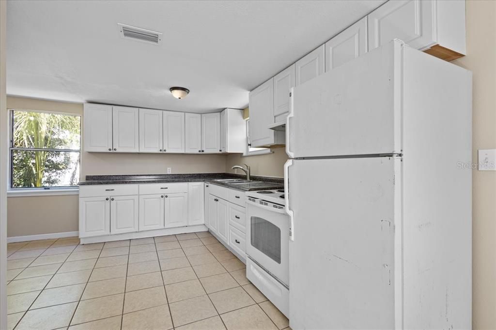 For Sale: $139,966 (2 beds, 2 baths, 1000 Square Feet)