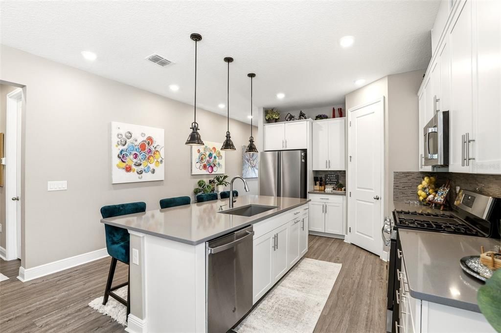 For Sale: $385,000 (4 beds, 2 baths, 1928 Square Feet)