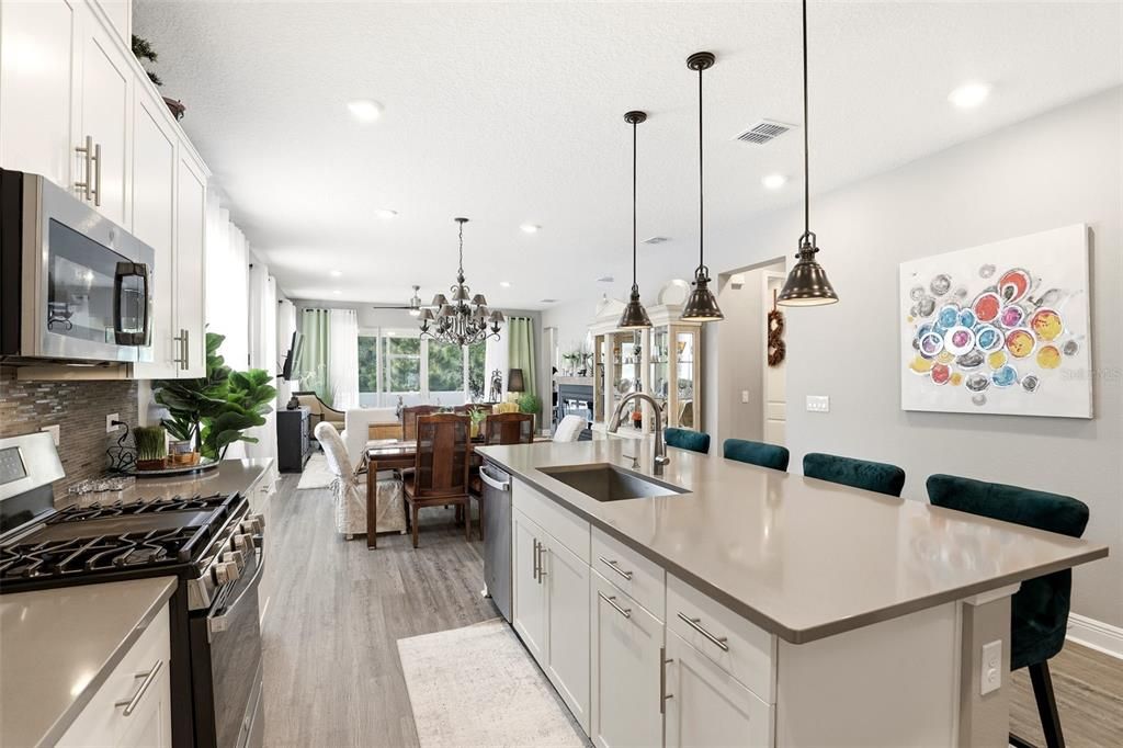 For Sale: $385,000 (4 beds, 2 baths, 1928 Square Feet)