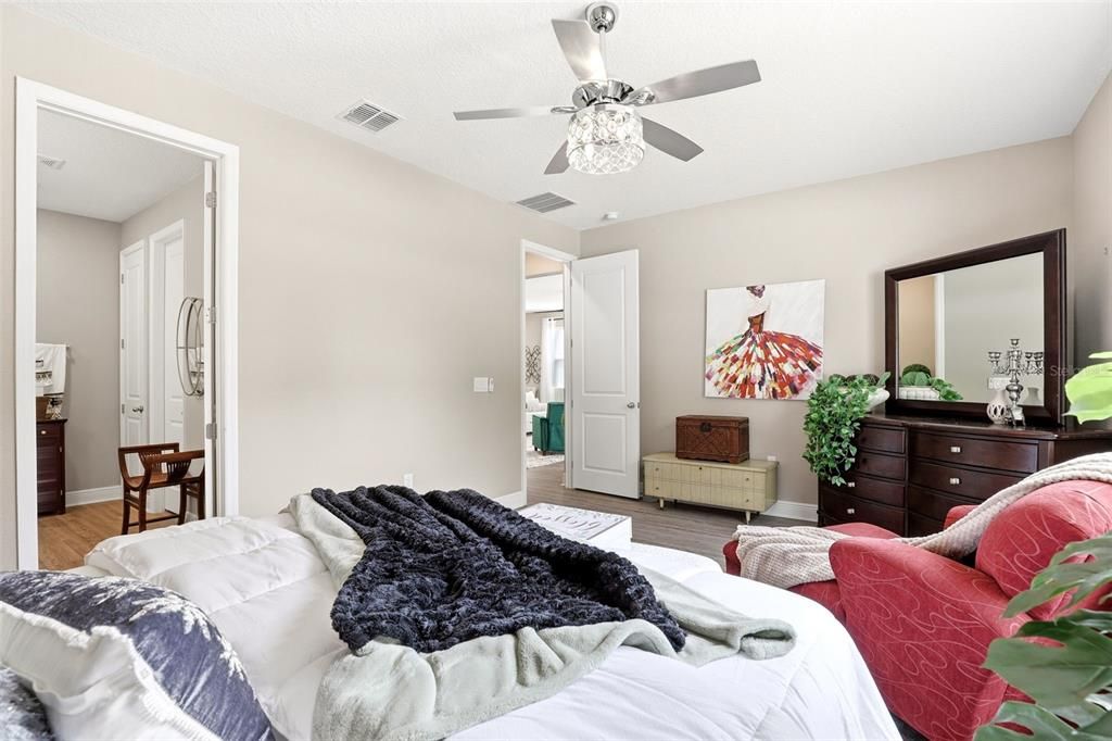 For Sale: $385,000 (4 beds, 2 baths, 1928 Square Feet)