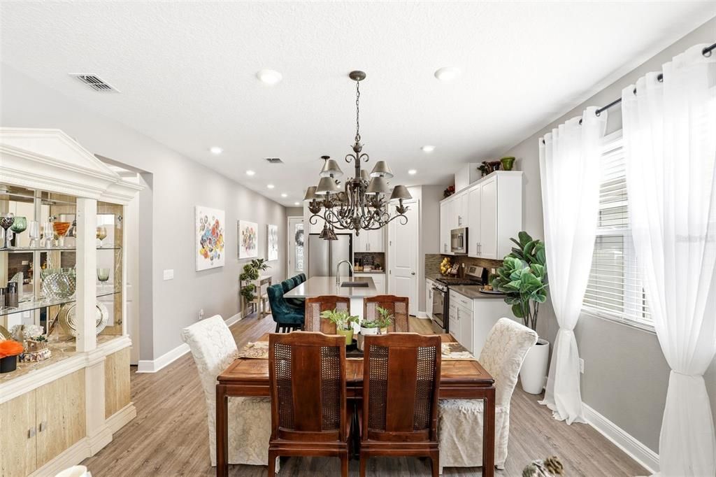 For Sale: $385,000 (4 beds, 2 baths, 1928 Square Feet)
