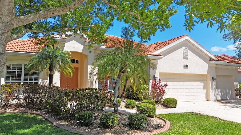 Recently Sold: $729,000 (4 beds, 2 baths, 2457 Square Feet)