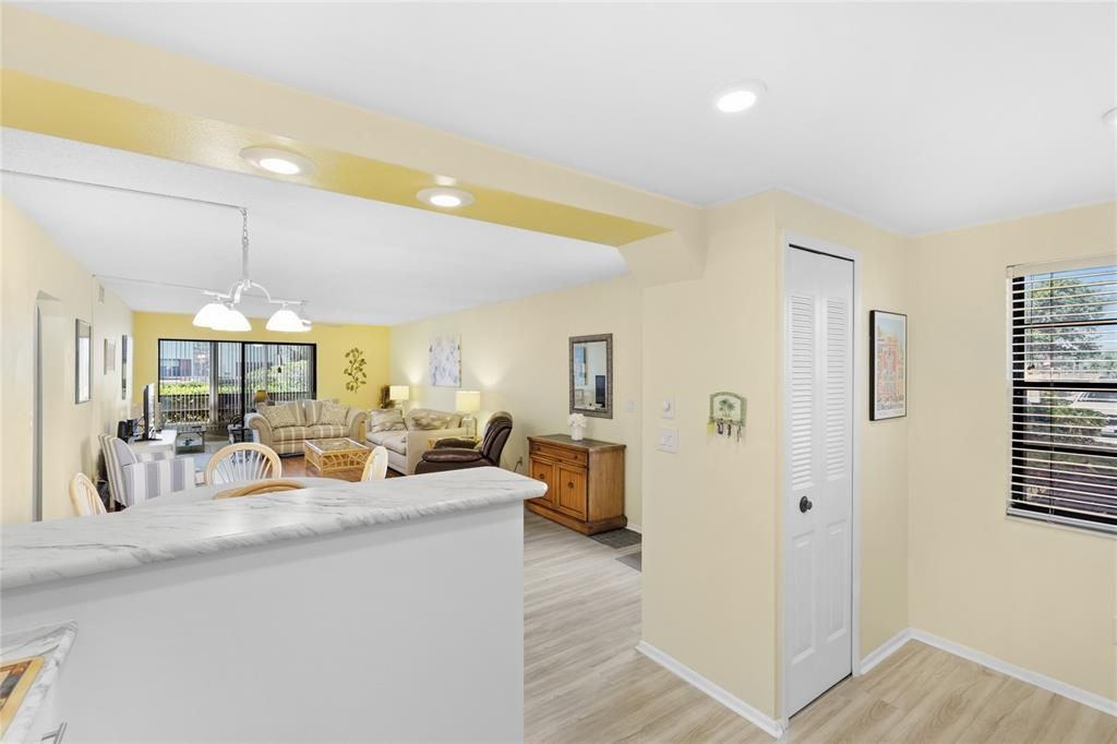 Active With Contract: $169,500 (2 beds, 2 baths, 1471 Square Feet)