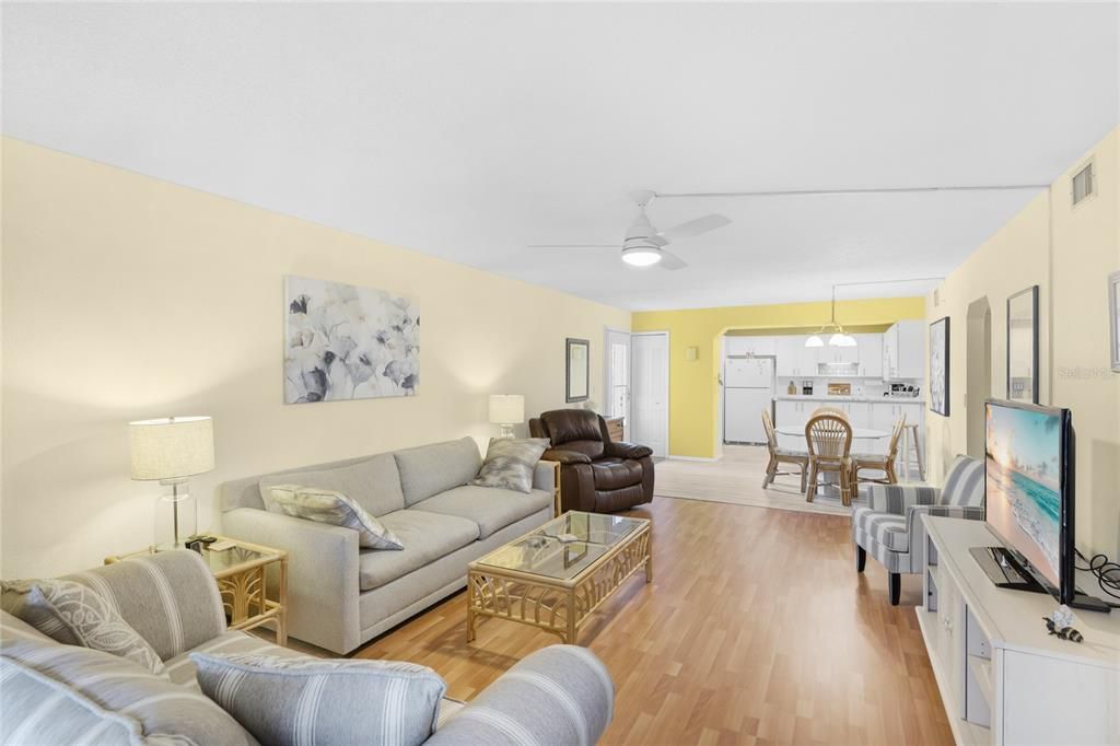 Active With Contract: $169,500 (2 beds, 2 baths, 1471 Square Feet)