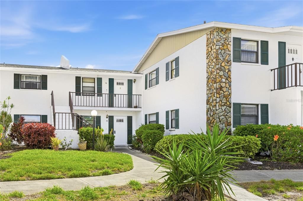 Active With Contract: $169,500 (2 beds, 2 baths, 1471 Square Feet)