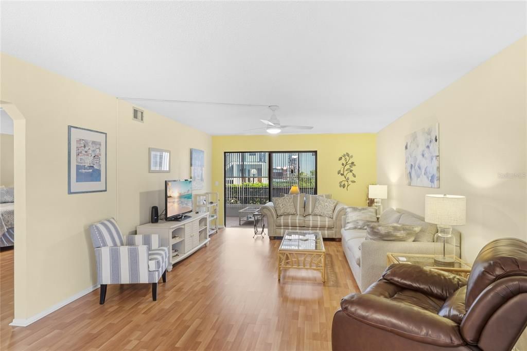 Active With Contract: $169,500 (2 beds, 2 baths, 1471 Square Feet)