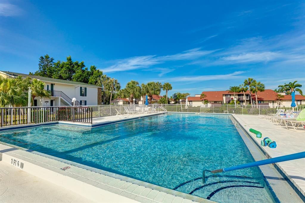 Active With Contract: $169,500 (2 beds, 2 baths, 1471 Square Feet)