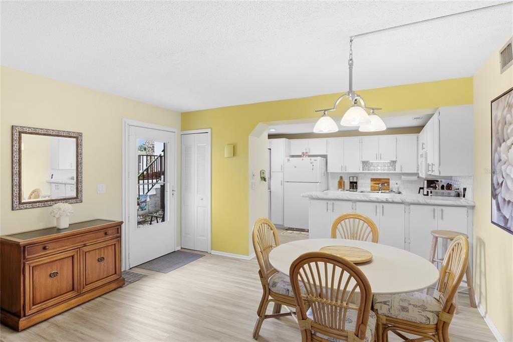 Active With Contract: $169,500 (2 beds, 2 baths, 1471 Square Feet)