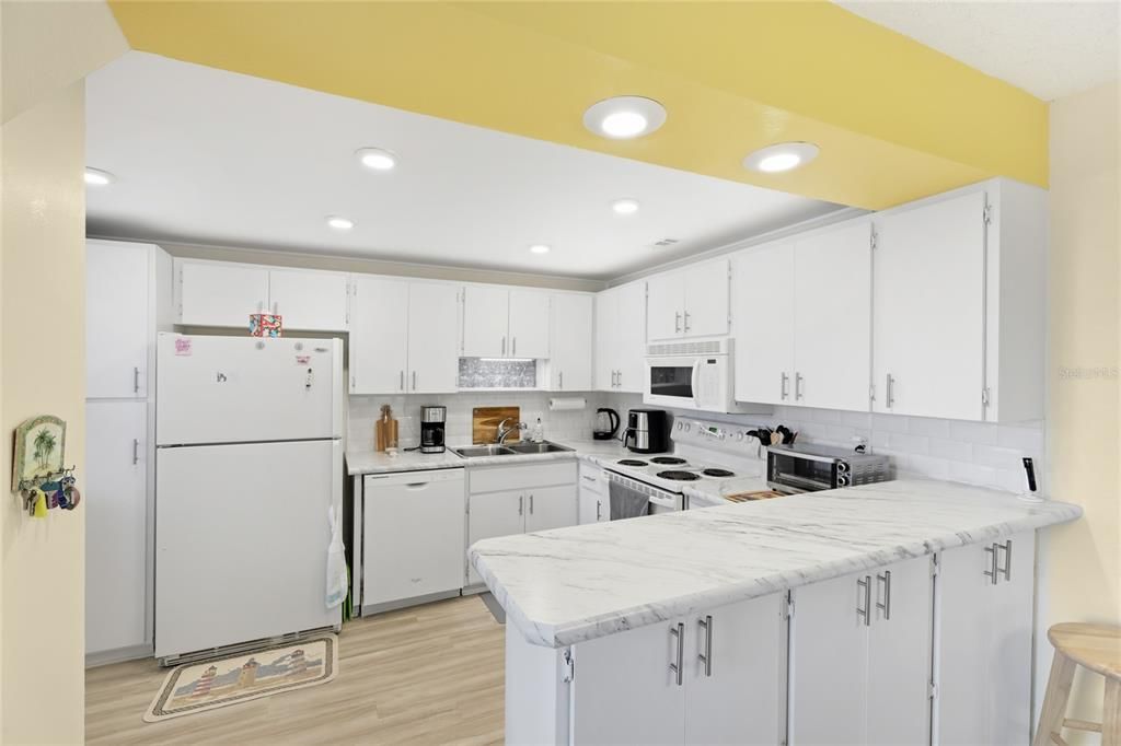 Active With Contract: $169,500 (2 beds, 2 baths, 1471 Square Feet)