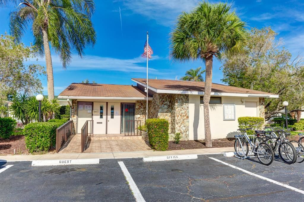 Active With Contract: $169,500 (2 beds, 2 baths, 1471 Square Feet)