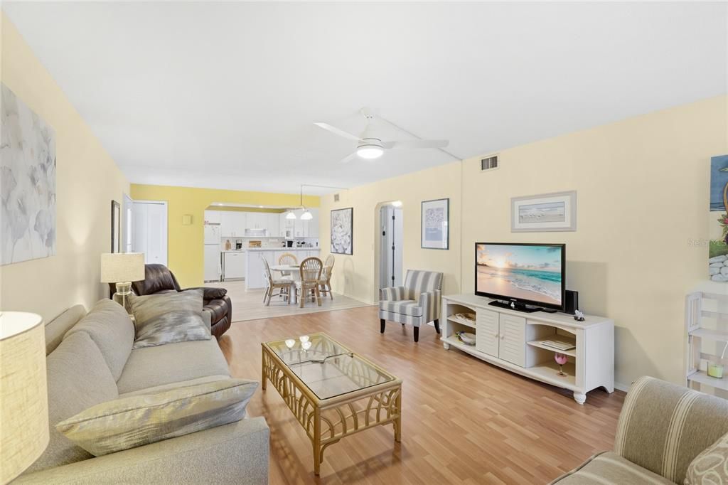 Active With Contract: $169,500 (2 beds, 2 baths, 1471 Square Feet)
